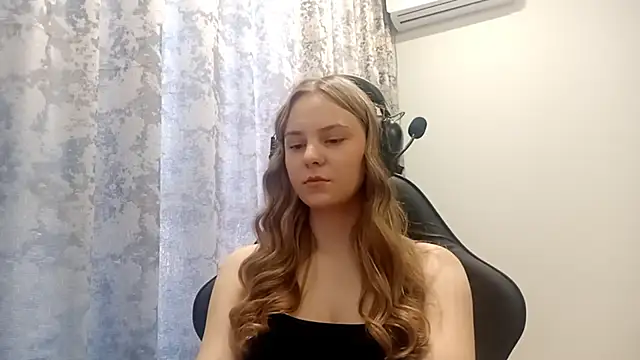 CrackShirker's cam snapshot