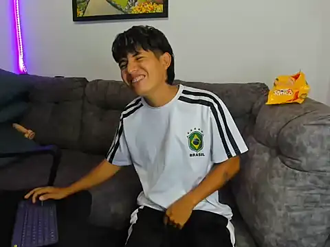 Mikke18 live sex cam