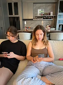 Nura_n_Sarah's cam snapshot