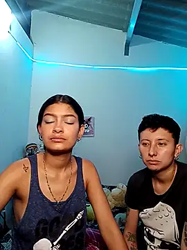 Mei_and_Gaby's cam snapshot