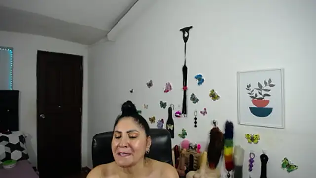 mature_bigboobs10's cam snapshot