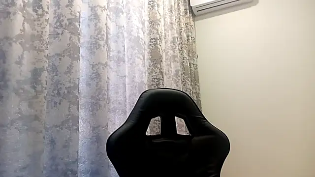 CrackShirker's cam snapshot