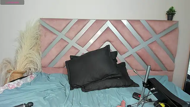 sophie_blake__'s cam snapshot