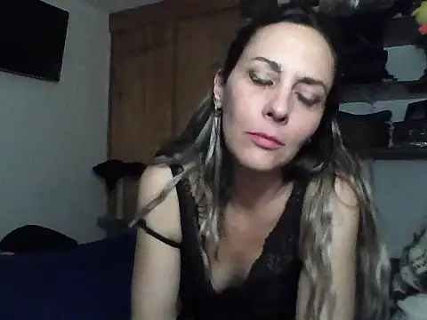 SEXXXYmelye's cam snapshot