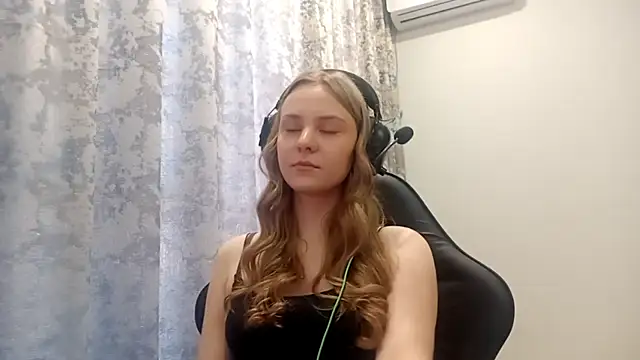 CrackShirker's cam snapshot