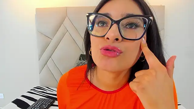 Isis_Osman's cam snapshot