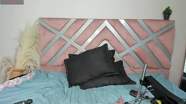 sophie_blake__'s cam snapshot