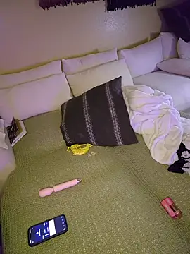 YourPlayfulCouple's cam snapshot