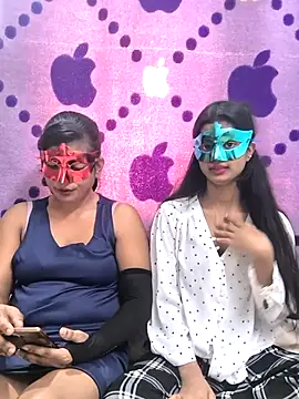 your_chandni04 live sex cam