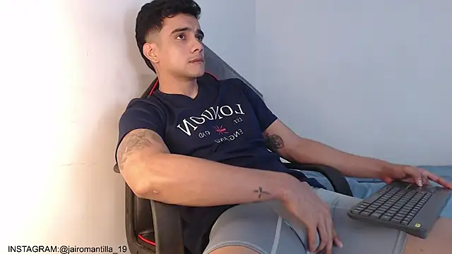 adam_levis17 live sex cam