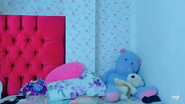 StassieBell live sex cam