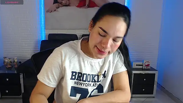 Lolitta_xxx's cam snapshot