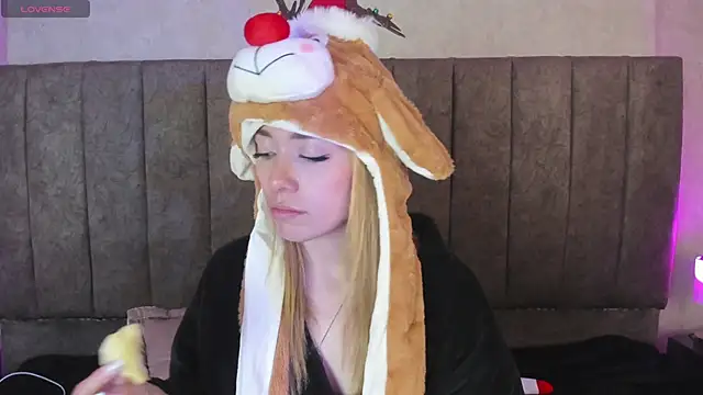 LanaMills_'s cam snapshot