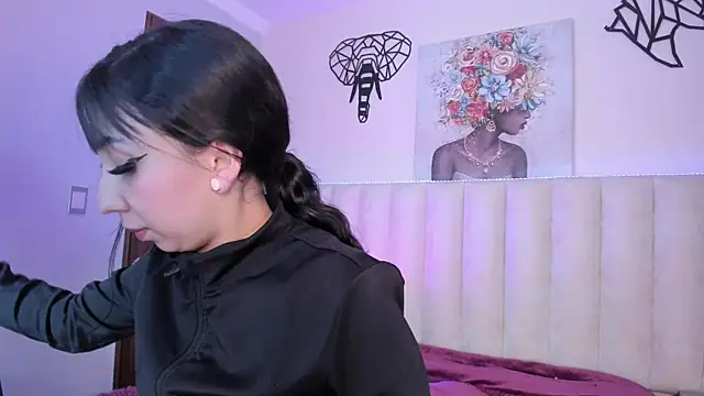 Isabella_Crofts's cam snapshot