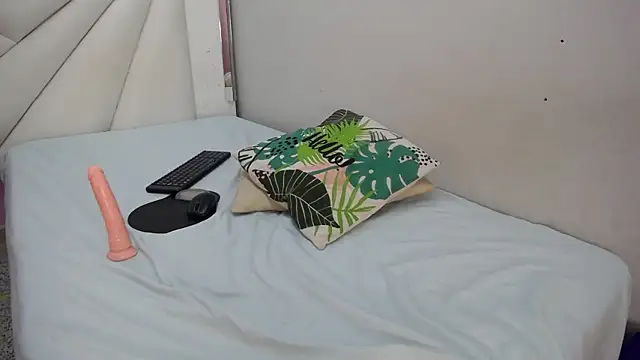 Dulcinea_and_puffy's cam snapshot