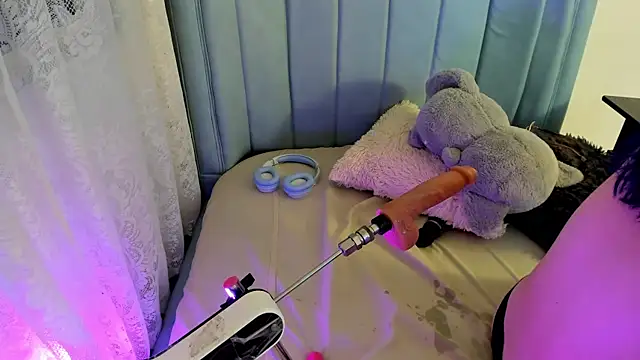 AlexaFoxy18's cam snapshot