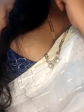 Divyahoty live sex cam