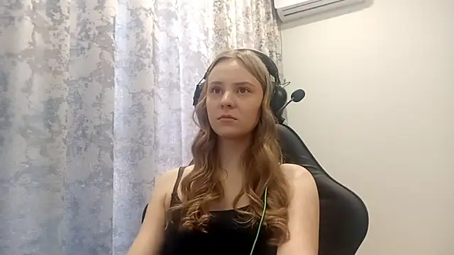 CrackShirker live sex cam