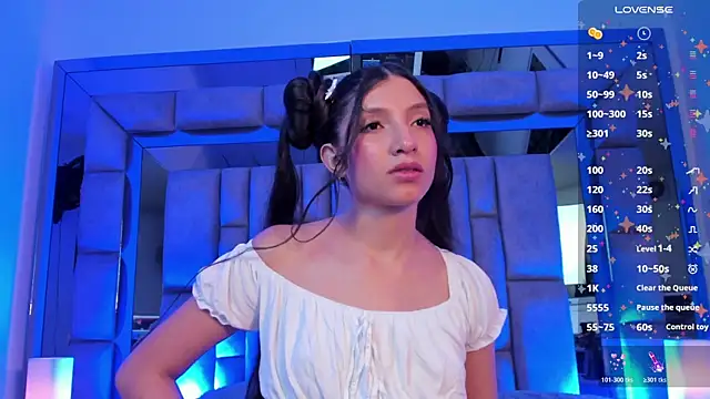 CharloteBrown_'s cam snapshot