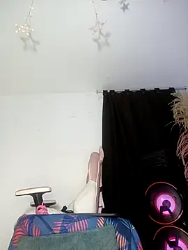 lovely_kitt's cam snapshot