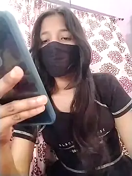 Surbhi-dixit's cam snapshot