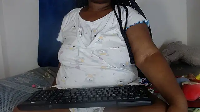 isabella_brown1's cam snapshot