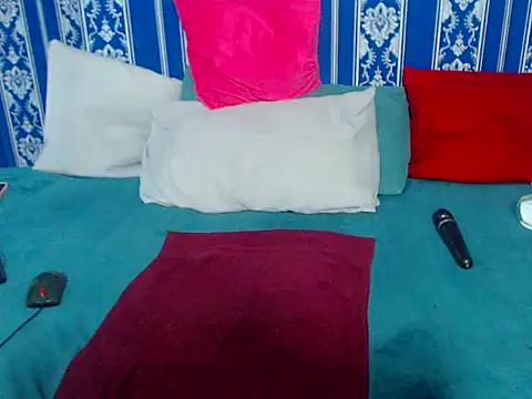 JUICEYLIPS333 live sex cam