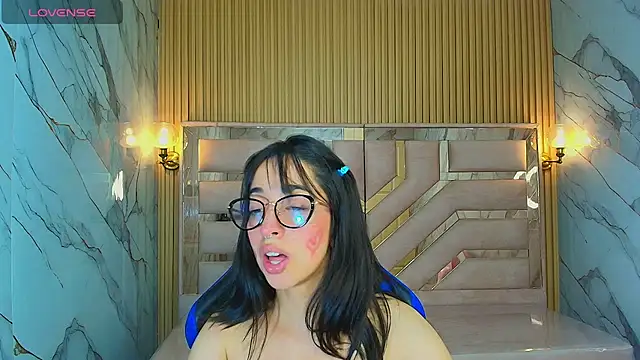 zoe_r_'s cam snapshot