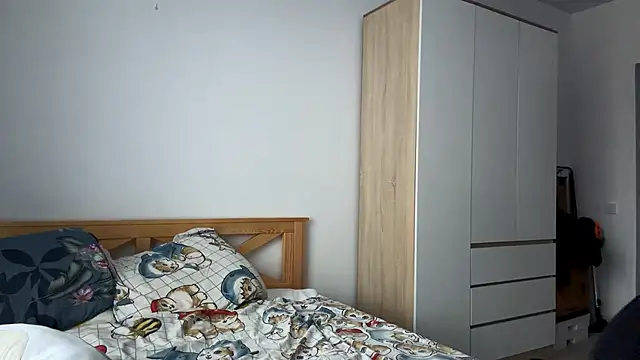 WhiteNoiseJoy's cam snapshot