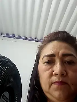 linda_luna29's cam snapshot