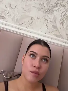 KikiWatson live sex cam