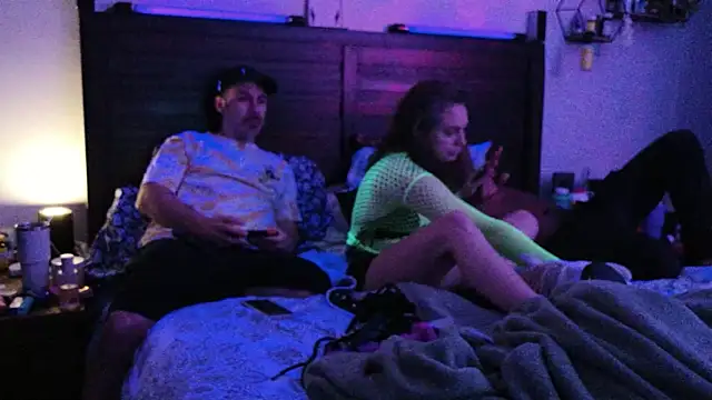 plumsjuicemaker live sex cam