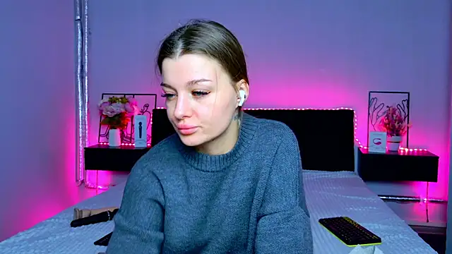 LindaBrilliant's cam snapshot