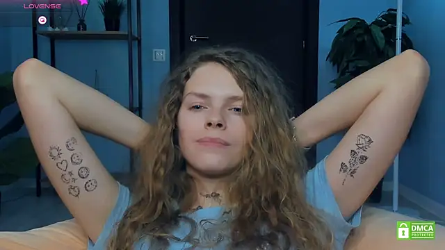 RayaNenlia's cam snapshot