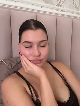 KikiWatson live sex cam