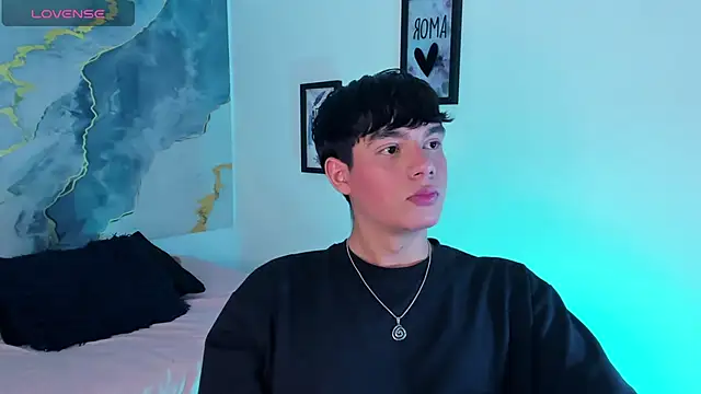 Isaac_Kurtt live sex cam