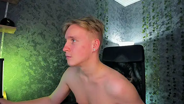 AlexxSweet live sex cam