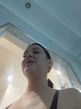 KikiWatson live sex cam