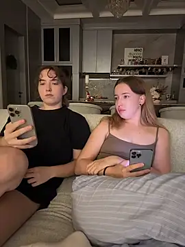 Nura_n_Sarah live sex cam