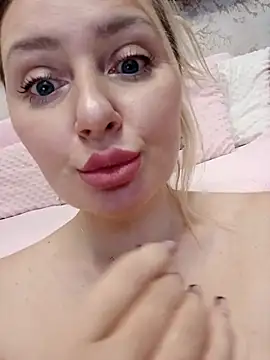 LadyLolyPop_'s cam snapshot