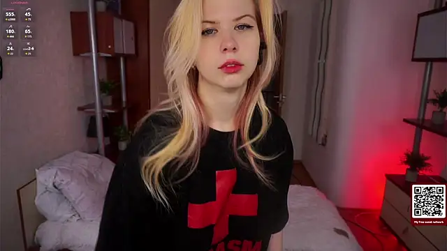 LynetHakes live sex cam