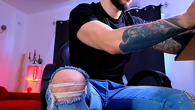 MightyAaron66 live sex cam