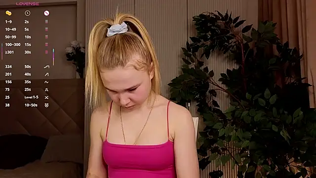 OdetteHarwick live sex cam