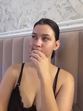 KikiWatson live sex cam