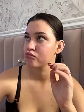 KikiWatson live sex cam