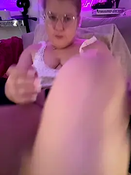 CurvyAnonymousGirl89 live sex cam