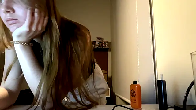 Callmeee_star's cam snapshot