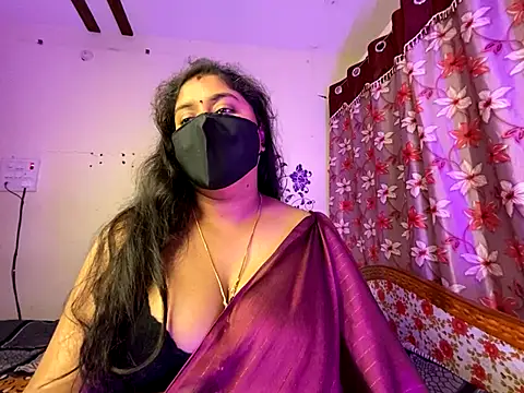 LouleyRanii live sex cam