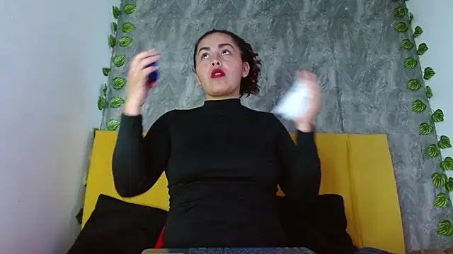 amara_leoncm's cam snapshot