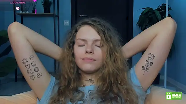 RayaNenlia's cam snapshot